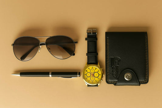 This premium gift set includes a bold yellow dial analog